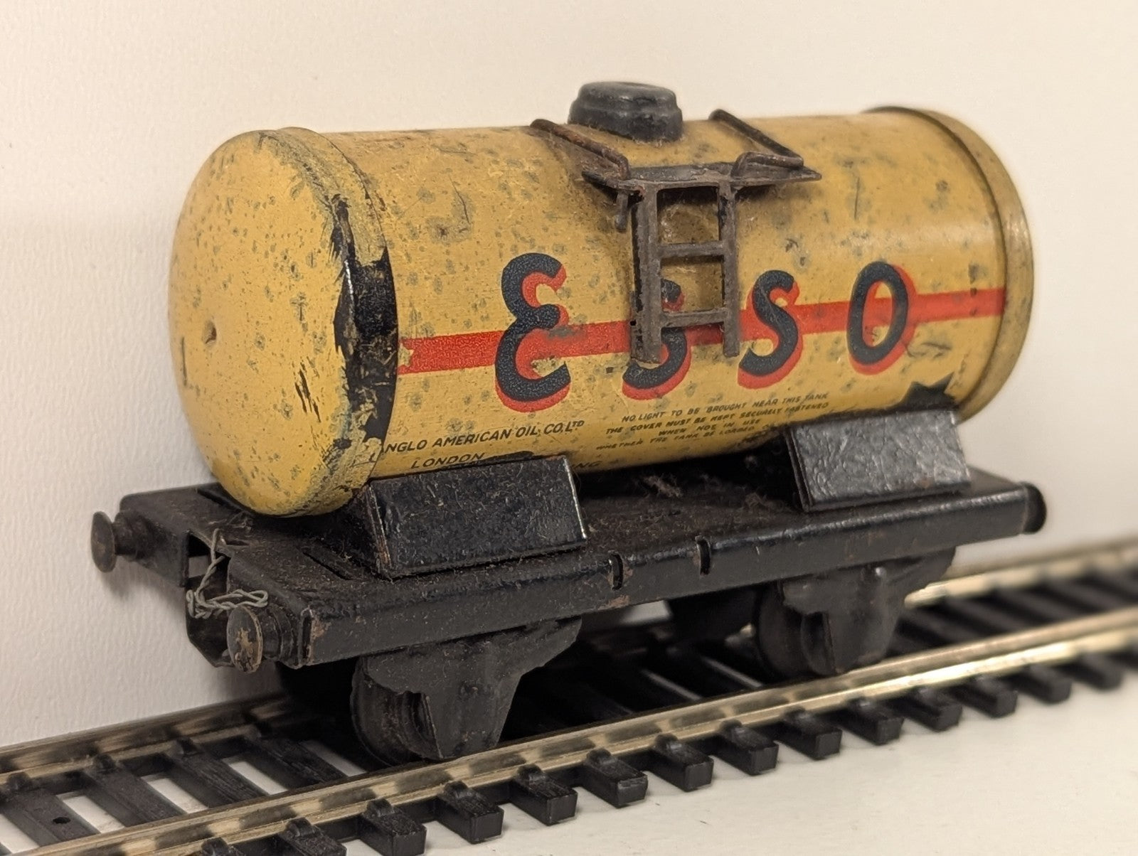 Trix TTR OO Gauge Tinplate ESSO Tank Wagon