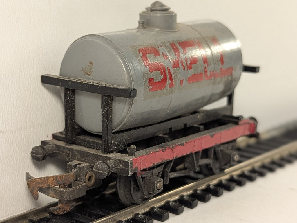 Tri-ang OO Gauge Shell & BP Tank Wagon Grey (Shell/BP) R.12