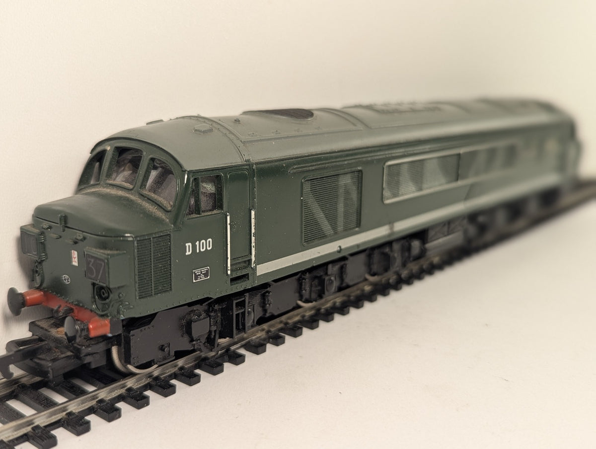 Mainline OO Gauge Class 45 Sherwood Forester Diesel Locomotive D100 BR Green
