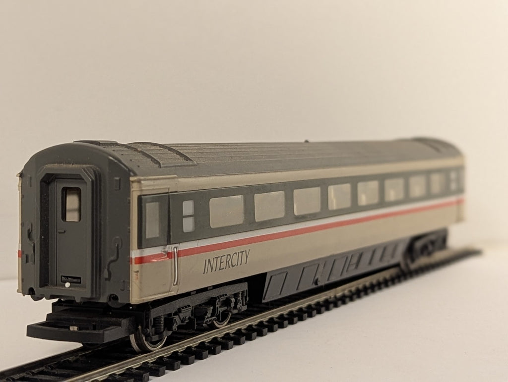 Hornby OO Gauge BR Mk3 Tourist Second Open (TSO) Passenger Coach 42