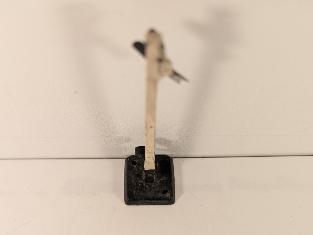 Hornby OO Gauge No. 1 Distant Signal Yellow and black arm with white post