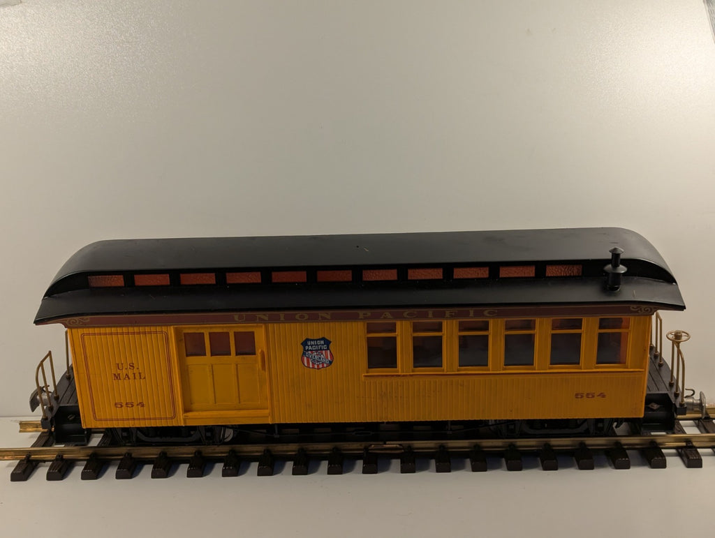 Bachmann Big Haulers G Scale Union Pacific Mail Passenger Car on O Gauge Wheels