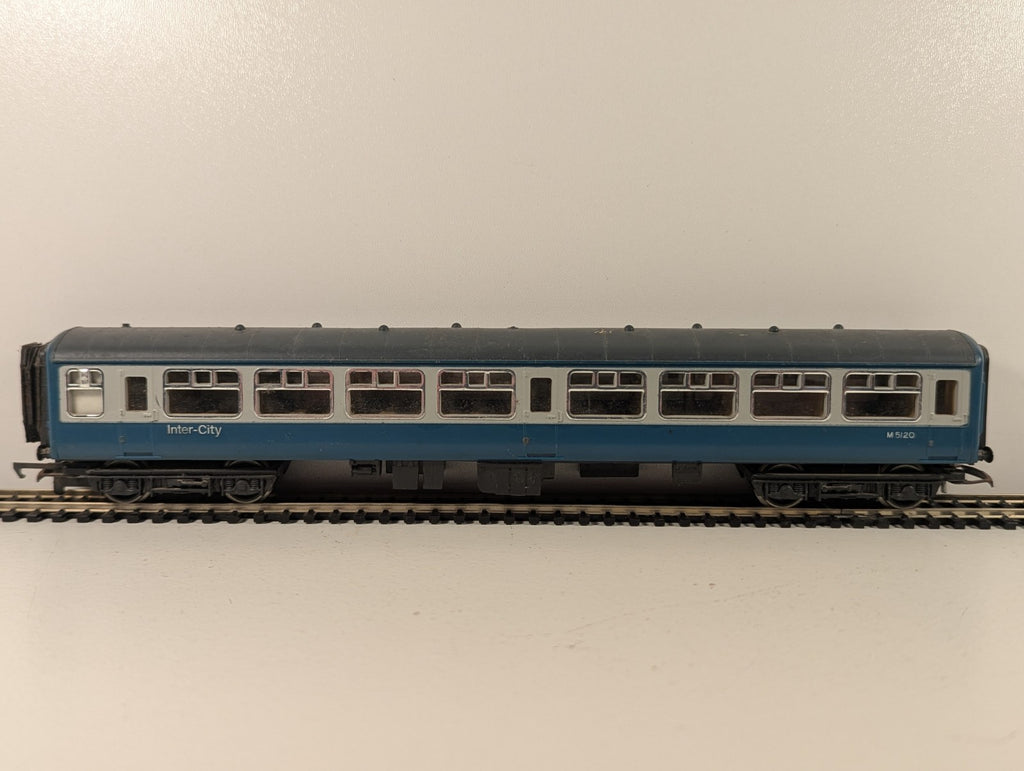 Hornby OO Gauge BR Mk2 Standard Class Coach