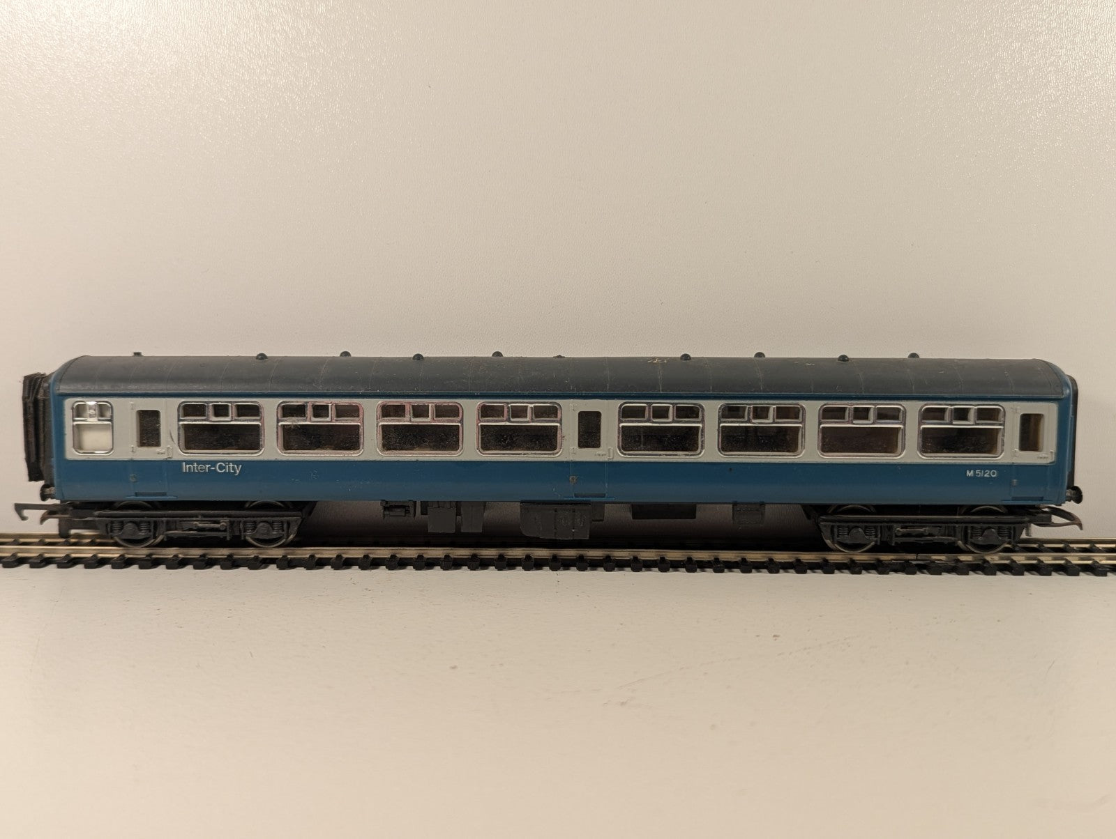 Hornby OO Gauge BR Mk2 Standard Class Coach
