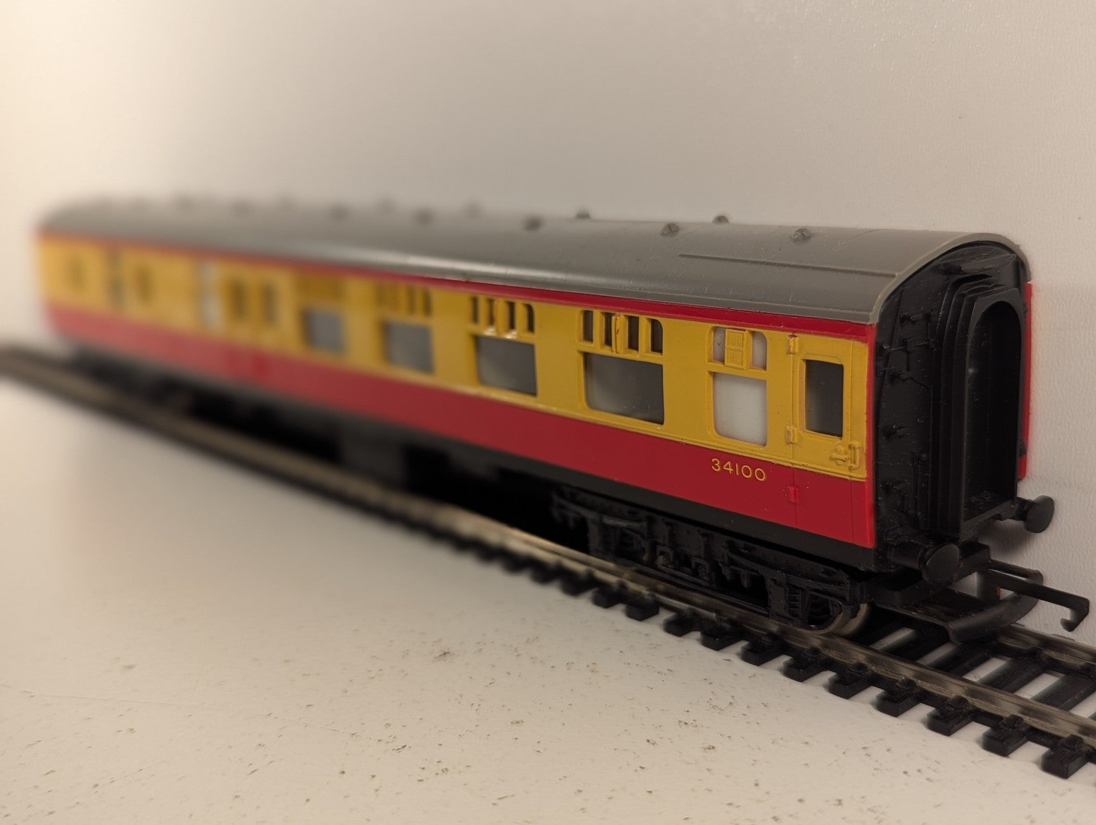 Hornby OO Gauge Stanier Brake 3rd Coach Passenger Coach 34100