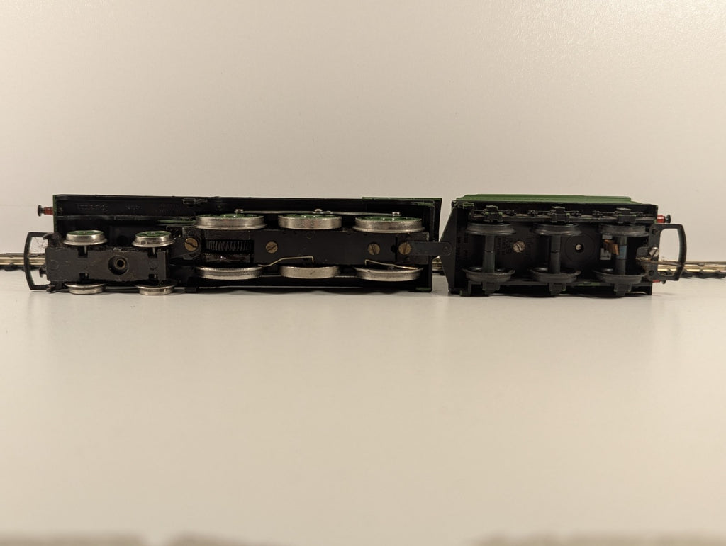 Hornby R866 OO Gauge LNER Class B12 4-6-0 Steam Locomotive - Repainted Tender