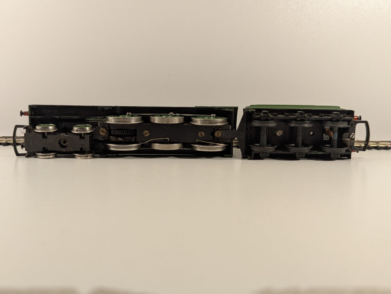 Hornby R866 OO Gauge LNER Class B12 4-6-0 Steam Locomotive - Repainted Tender