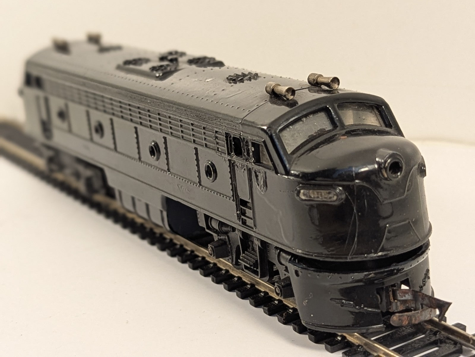 Tri-ang Railways R159 Double-Ended Diesel Locomotive OO Gauge - Repainted