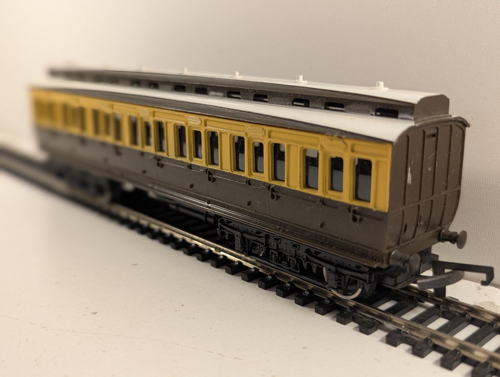 Tri-ang OO Gauge GWR Clerestory Coach Passenger Coach 5017