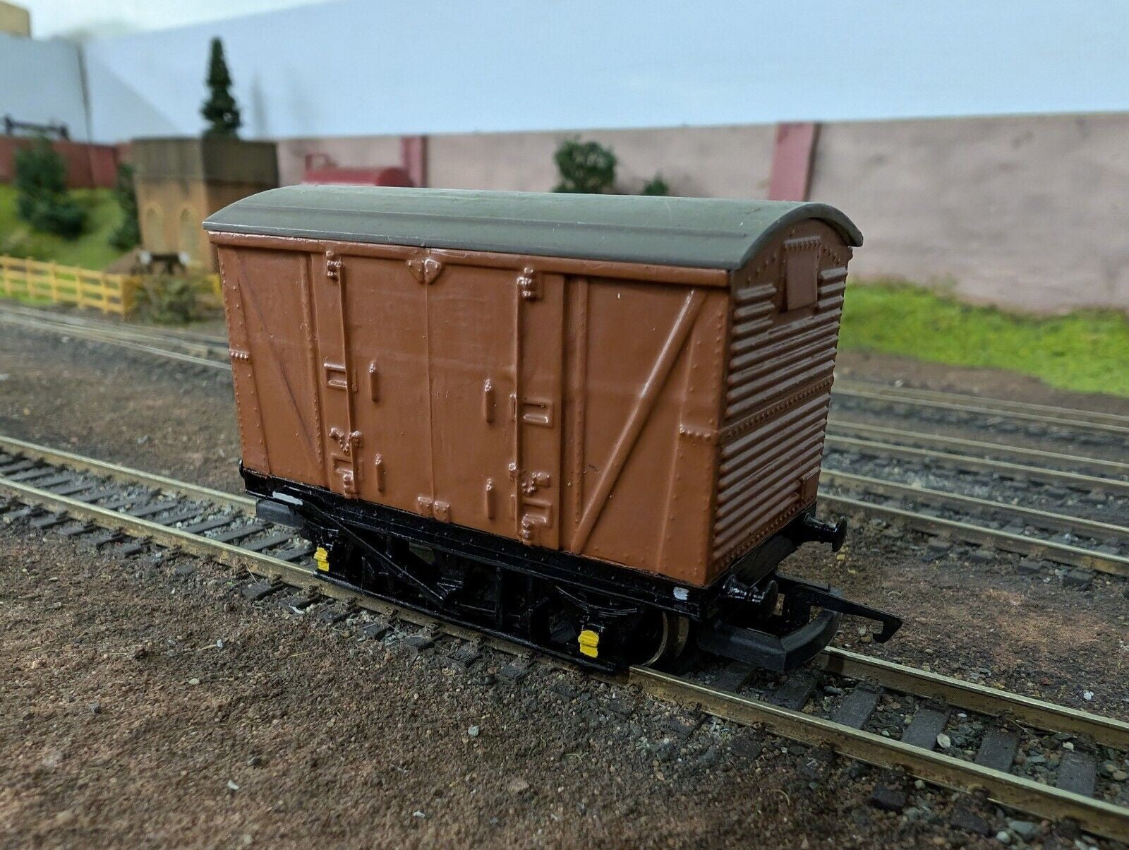 Hornby Vent Van - Repainted