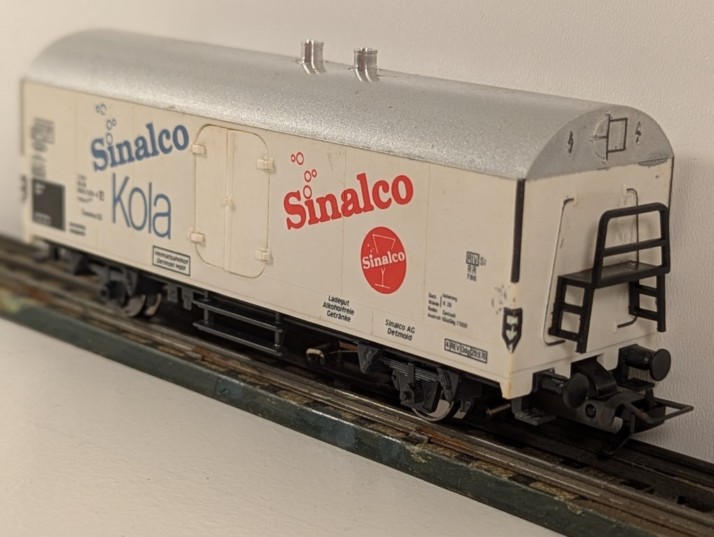 Herkat HO Refrigerator Car – “Sinalco Kola” – 3-Rail