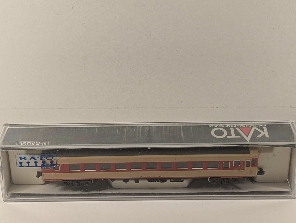 Kato N Scale JNR KiHa 27 Class Diesel Railcar KiHa 27 112 JNR Cream and Red