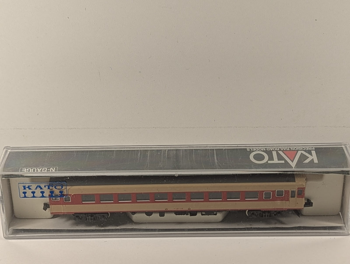 Kato N Scale JNR KiHa 27 Class Diesel Railcar KiHa 27 112 JNR Cream and Red