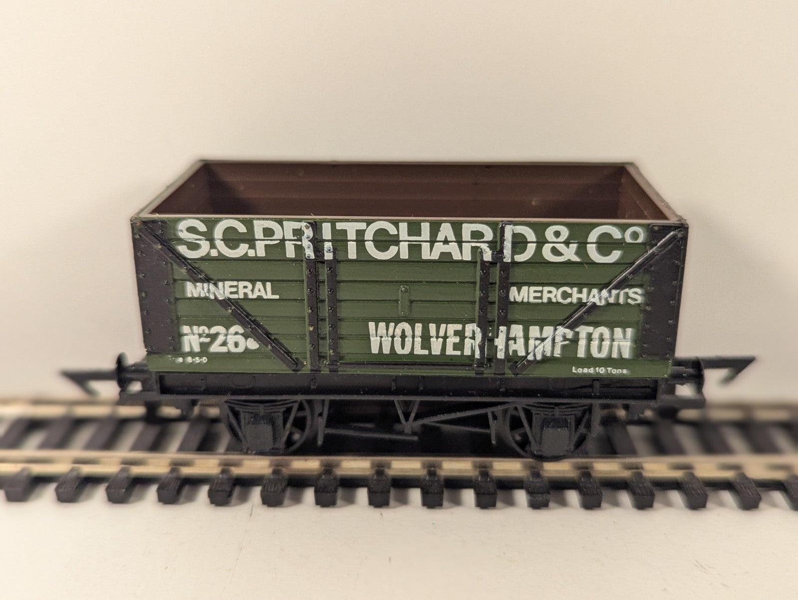 Graham Farish 12112 OO Gauge 7 Plank Wagon – S.C. Pritchard & Co
