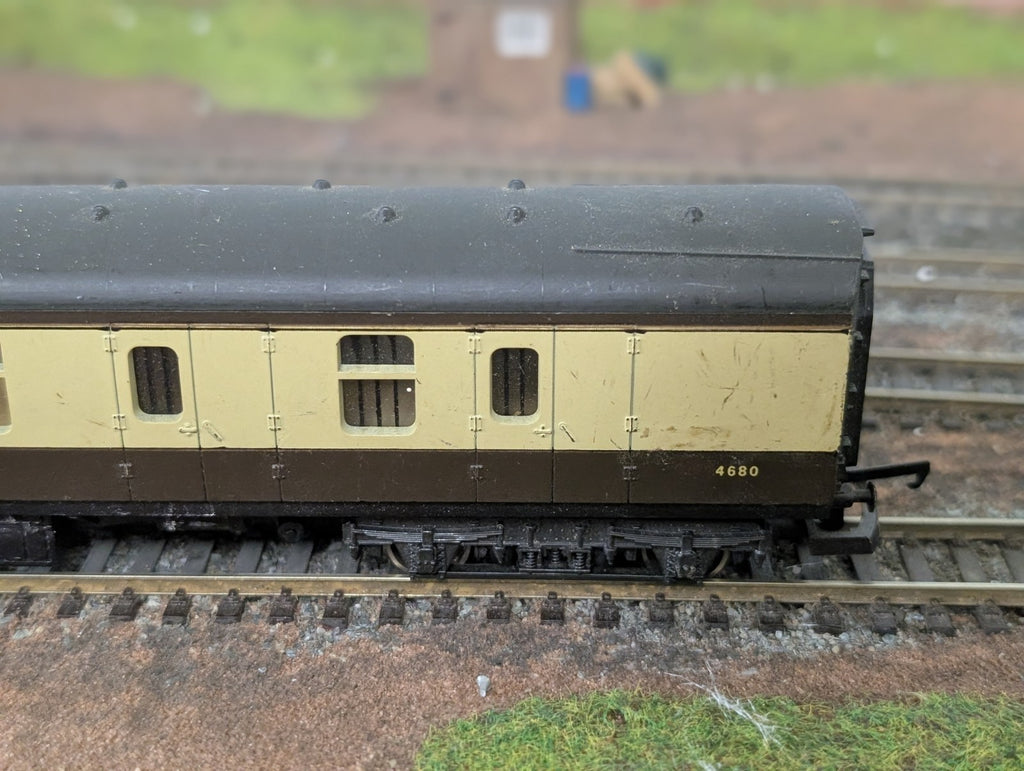 Lima L305345 Mk 1 BG Full Brake in BR chocolate & cream