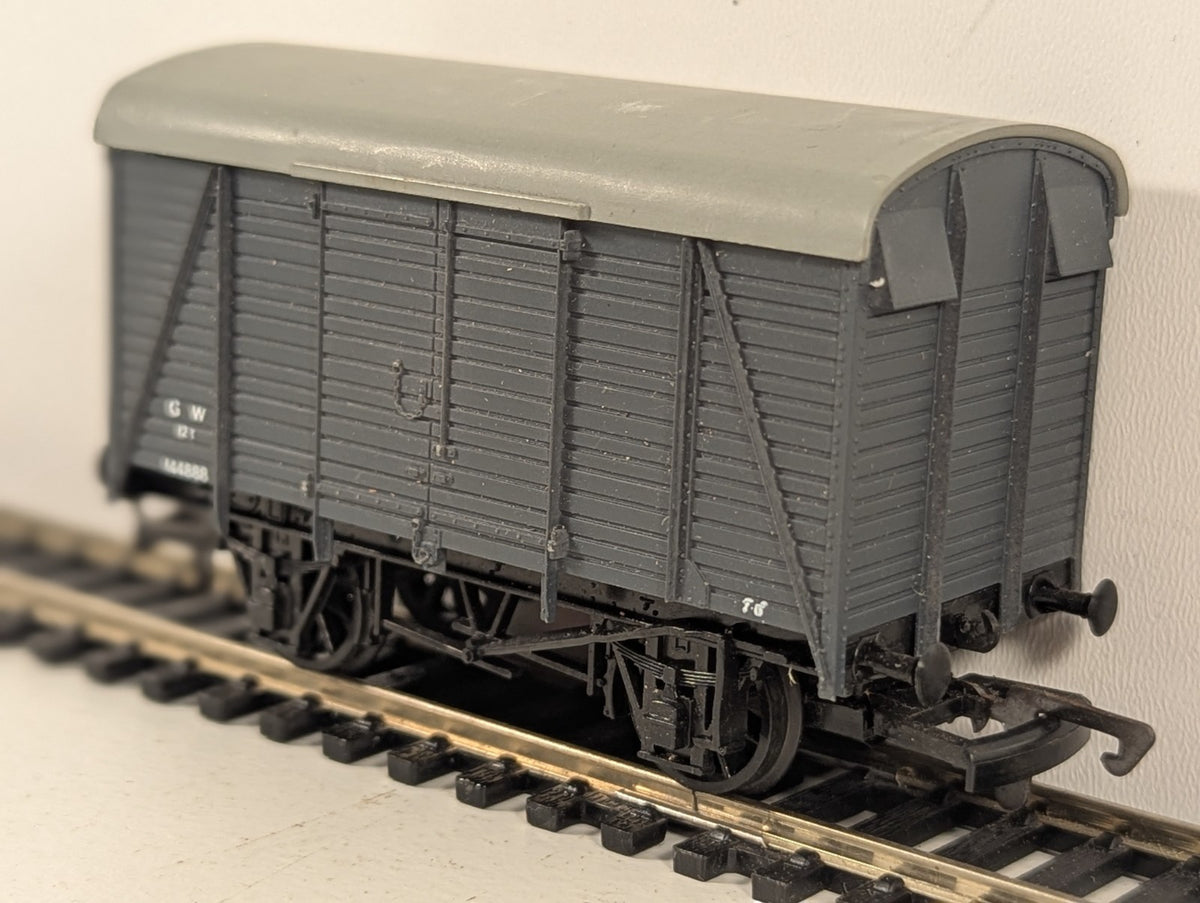 Dapol B/15 12 Ton Box Van GWR Grey