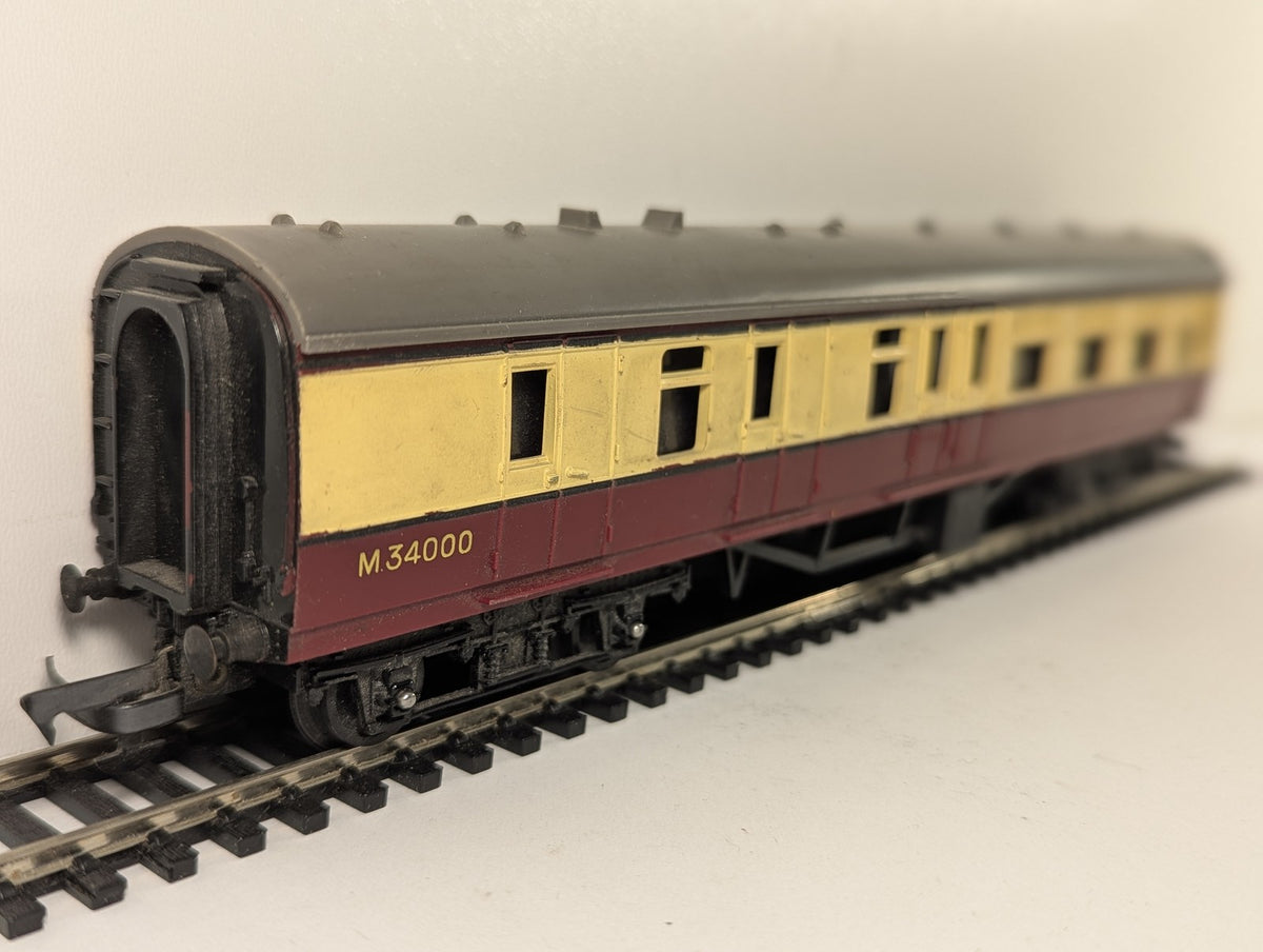 Tri-ang OO Gauge BR Mk1 Brake Coach Passenger Coach M34000 BR Crimson & Cream