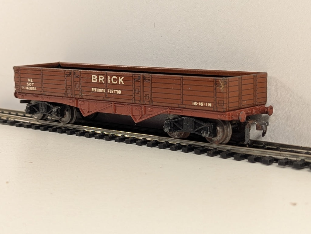 Hornby Dublo 32050 OO Gauge High Capacity Bogie Brick Wagon - Wrong Box