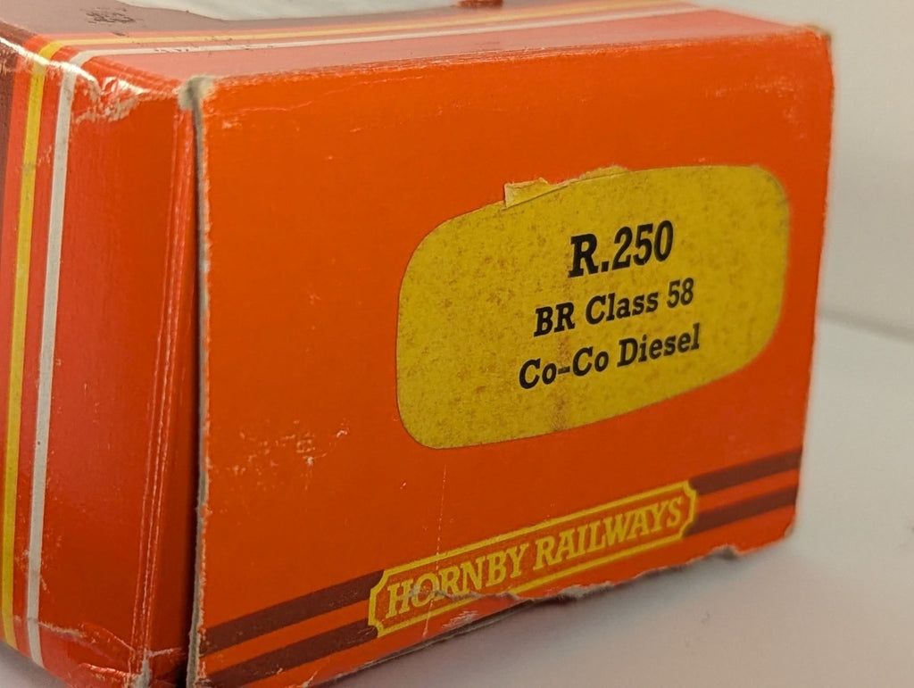 Hornby R250 Class 58 No. 58007 BR Railfreight Red Stripe - Boxed