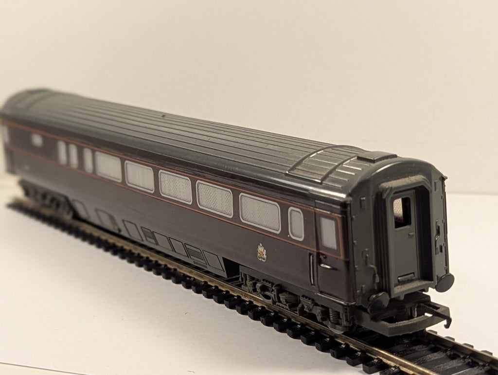 Hornby R439-0020 OO Gauge "The Duke's Saloon" Coach