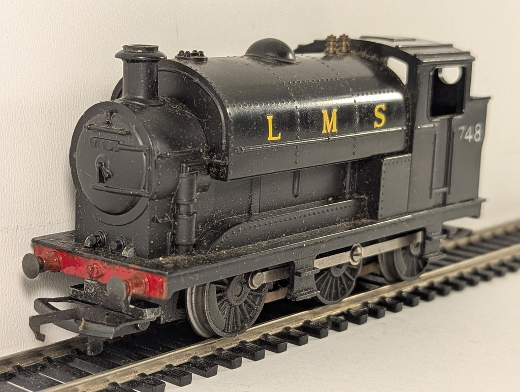 Tri-ang OO Gauge 0-6-0 Saddle Tank Locomotive Steam Locomotive 748 LMS Black