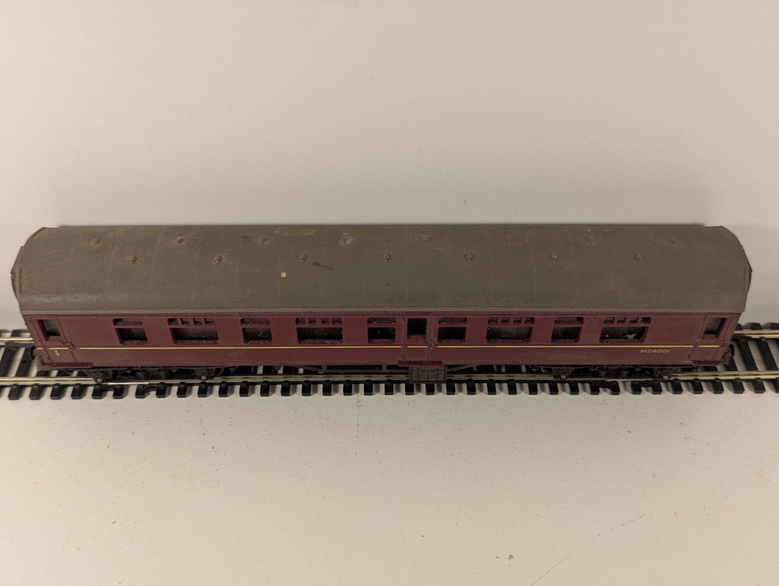 Tri-ang R321 OO Gauge BR 1st Class Coach BR Maroon