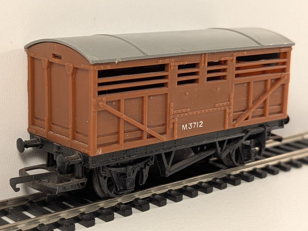 Tri-ang Hornby R122 BR Cattle Wagon – OO Gauge