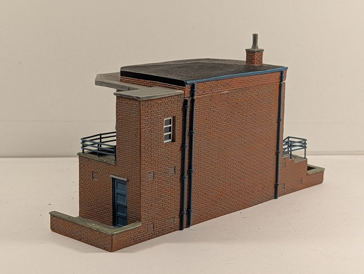 Bachmann Scenecraft OO Gauge SR Odeon Signal Box 'Hampton Hill' Southern Railway