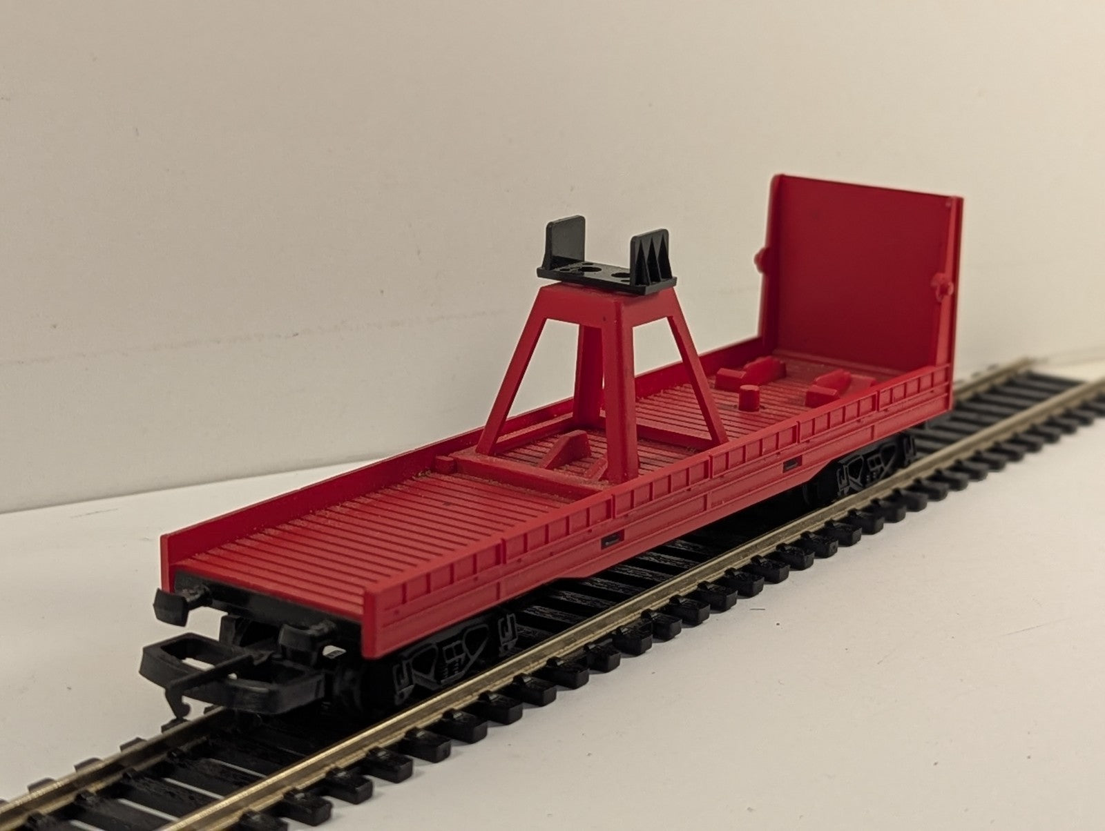 Hornby OO Gauge Bogie Crane Runner Wagon Red