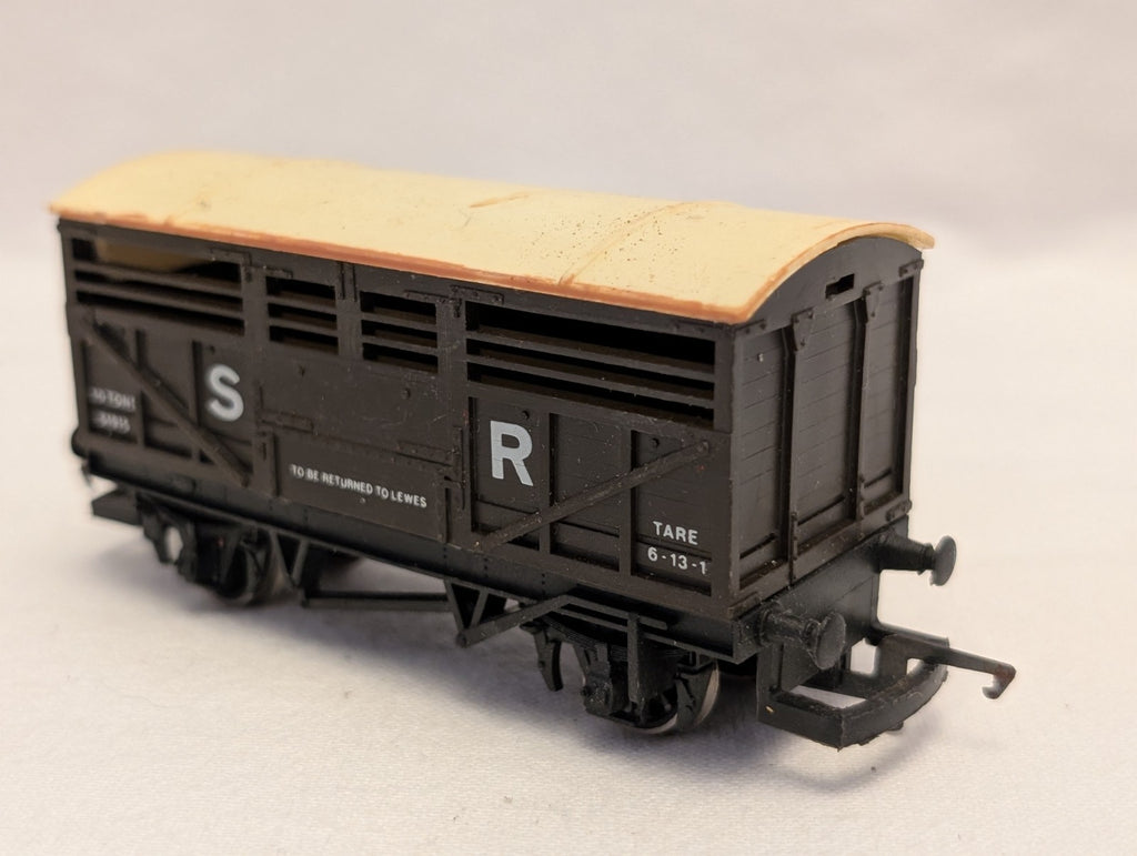 Hornby OO Gauge SR Cattle Wagon Goods Wagon 51915 SR Brown