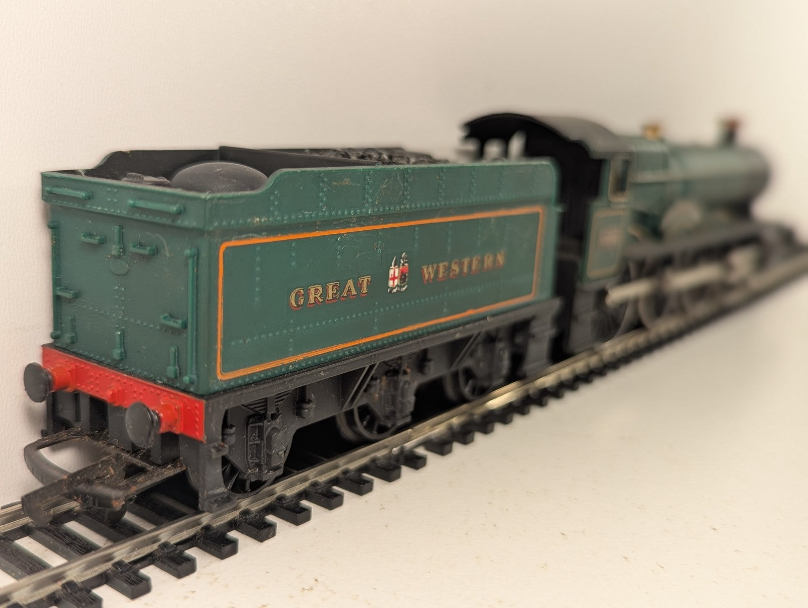 Hornby OO Gauge GWR Modified Hall Class Hinderton Hall locomotive on tracks