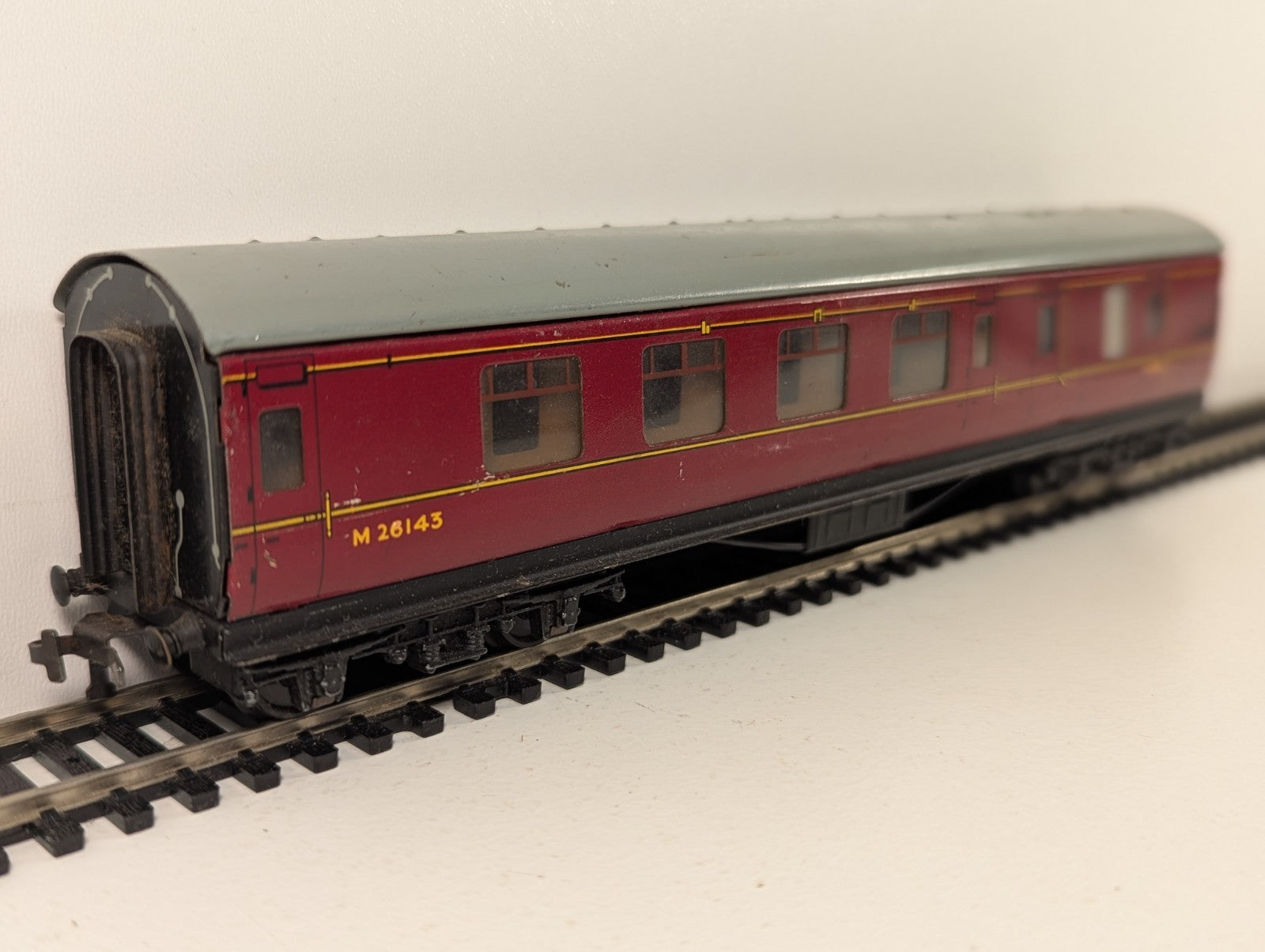 Hornby Dublo OO Gauge LMS Stanier Brake Second Coach LMS Maroon