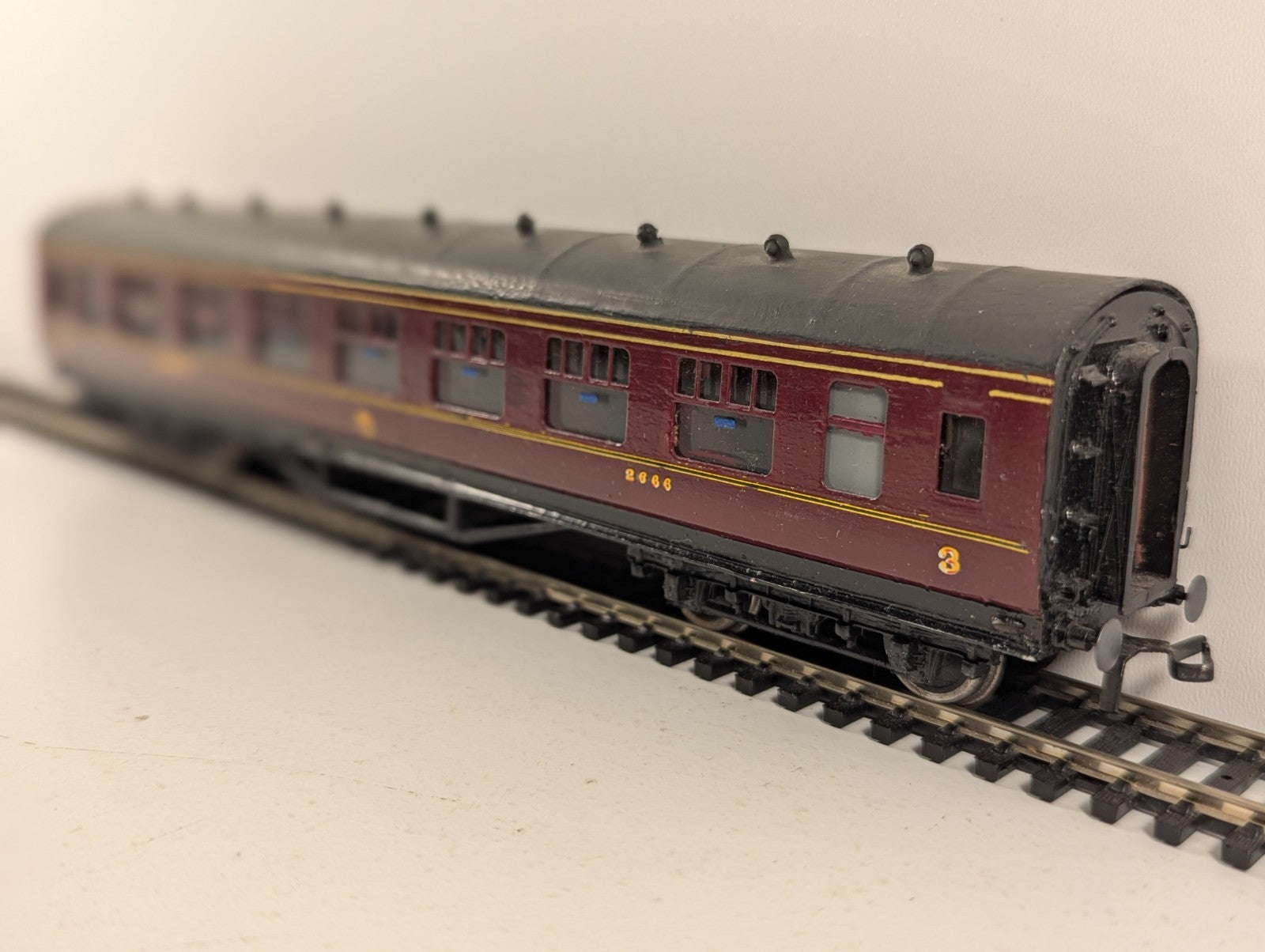Exley OO Gauge LMS Maroon Third Class Corridor Coach
