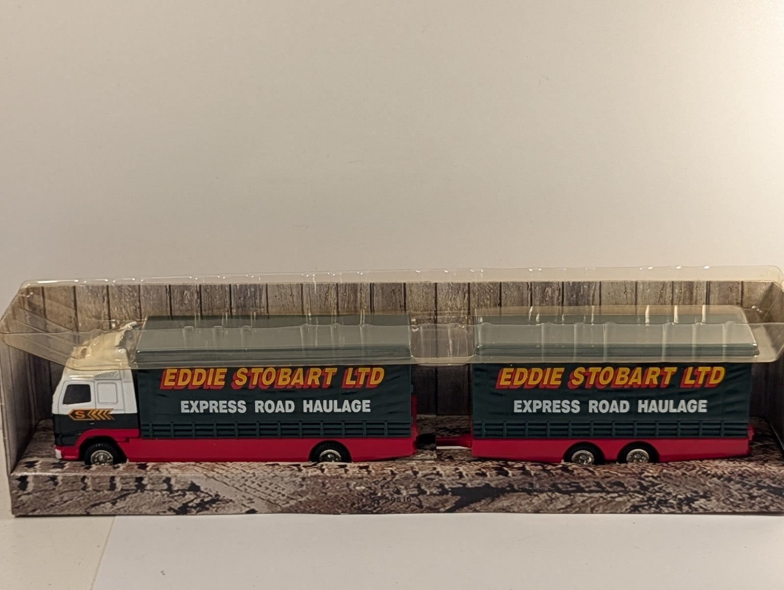 Corgi 59516 Eddie Stobart Volvo Short Wheelbase Lorry with Close Couple Trailer
