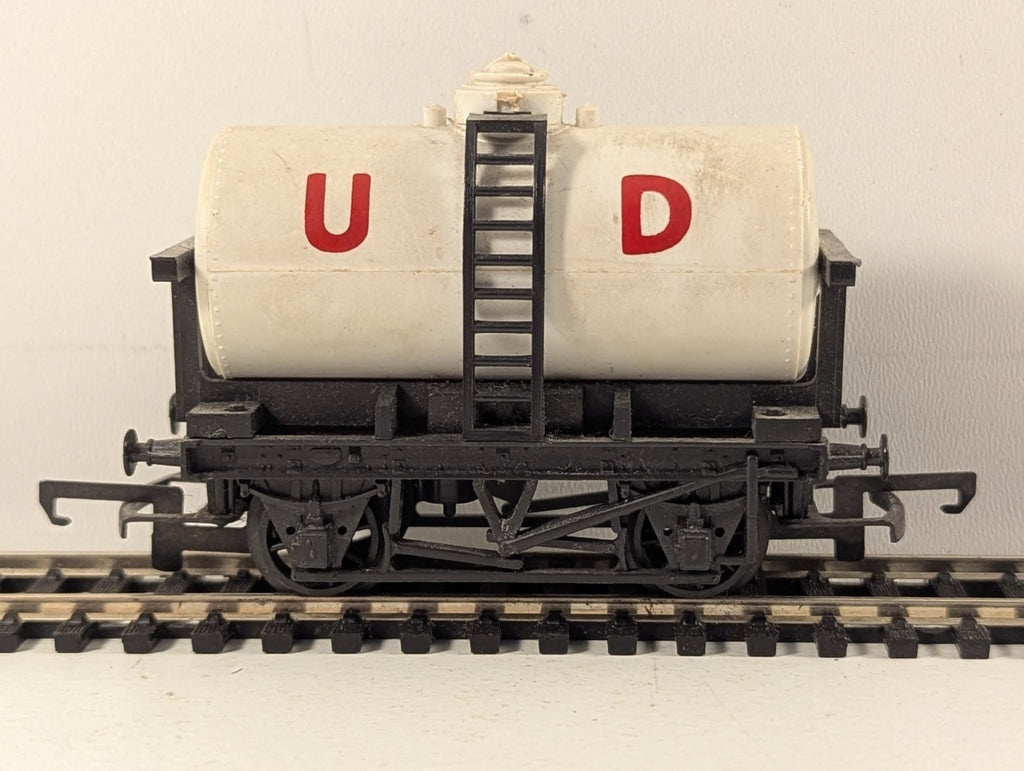 Hornby OO Gauge United Dairies Milk Tank Wagon Goods Wagon