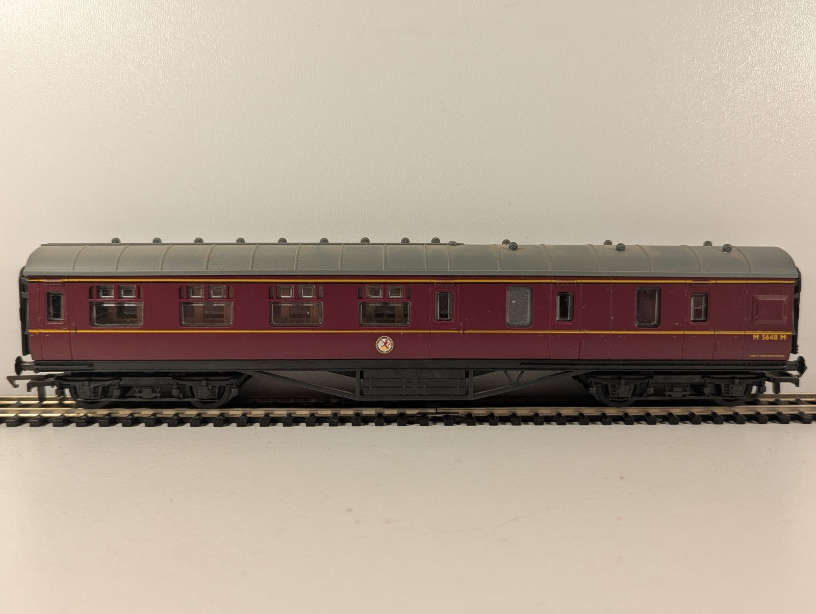 Mainline 37-110 OO Gauge LMS Crimson 57ft Brake Third Coach - Boxed