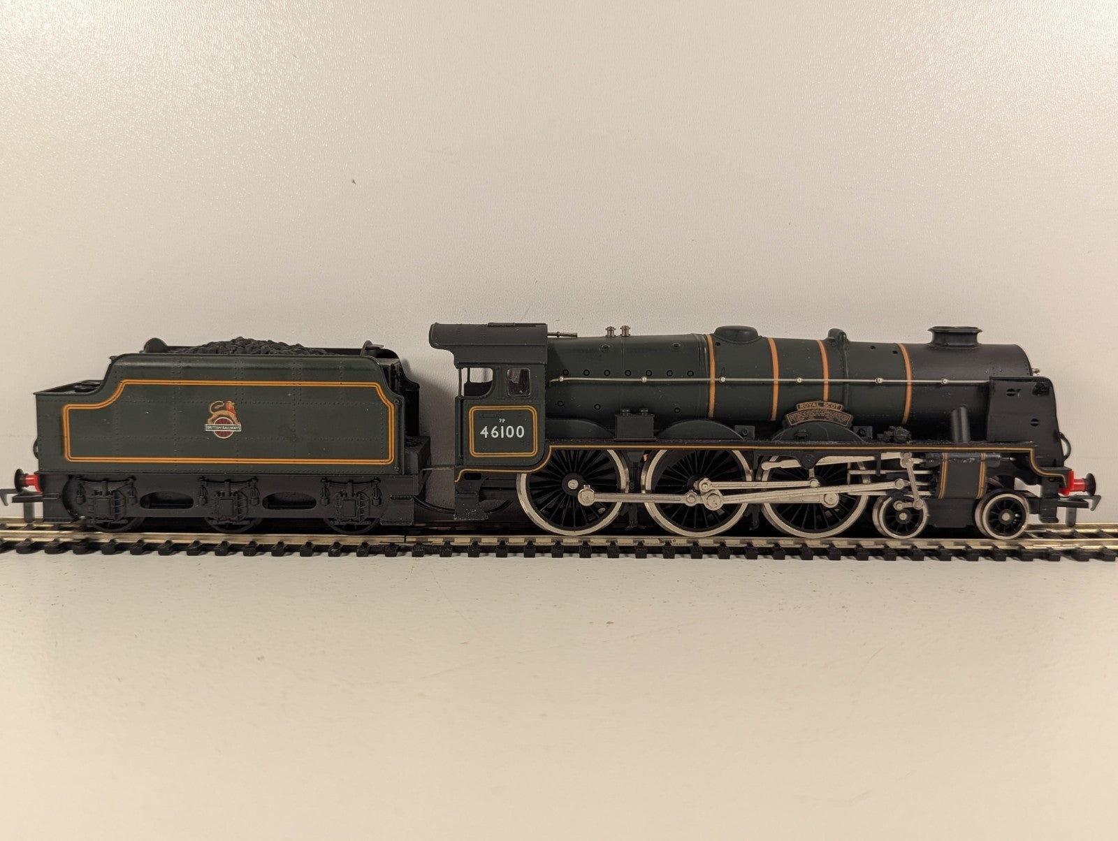 Airfix 54121-3 LMS Royal Scot 4-6-0 No.46100 BR Green