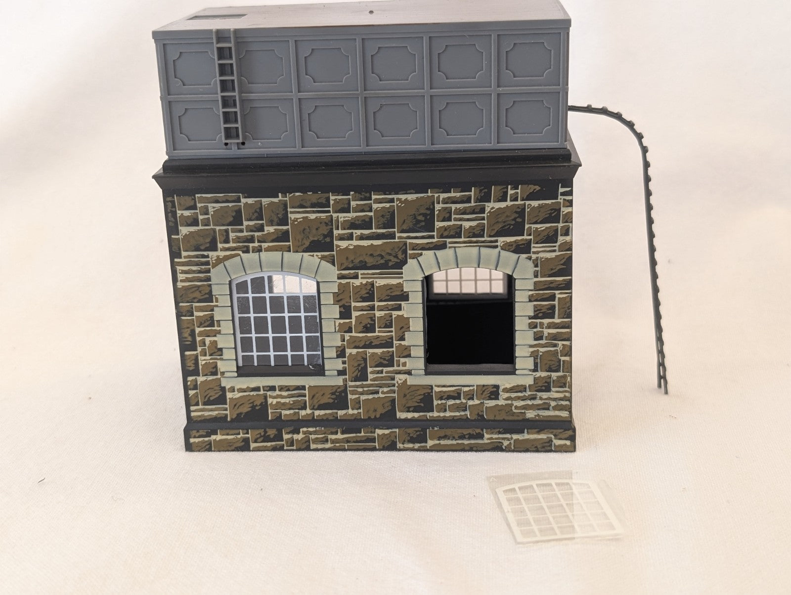 Hornby R.520 OO Gauge Water Tower – Quick Fit Series