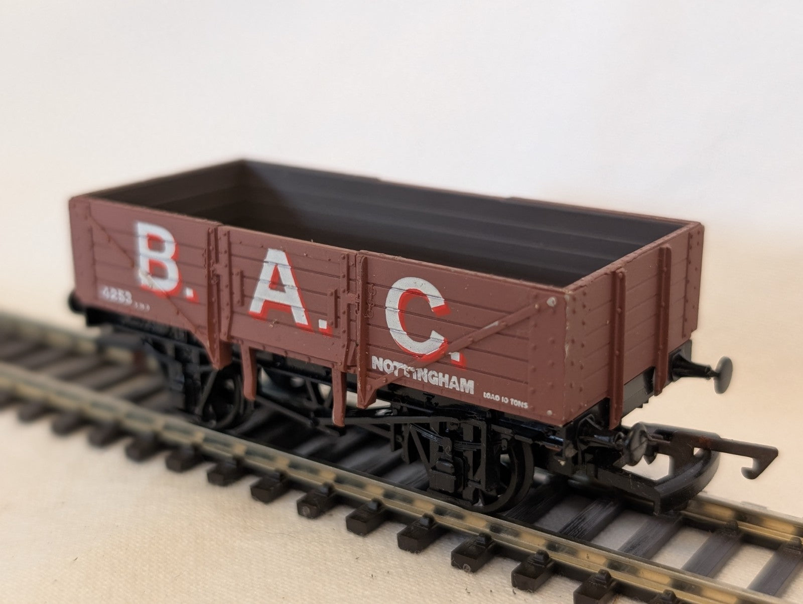 Mainline Railways OO Gauge 7 Plank Wagon 'B.A.C. Nottingham' Goods