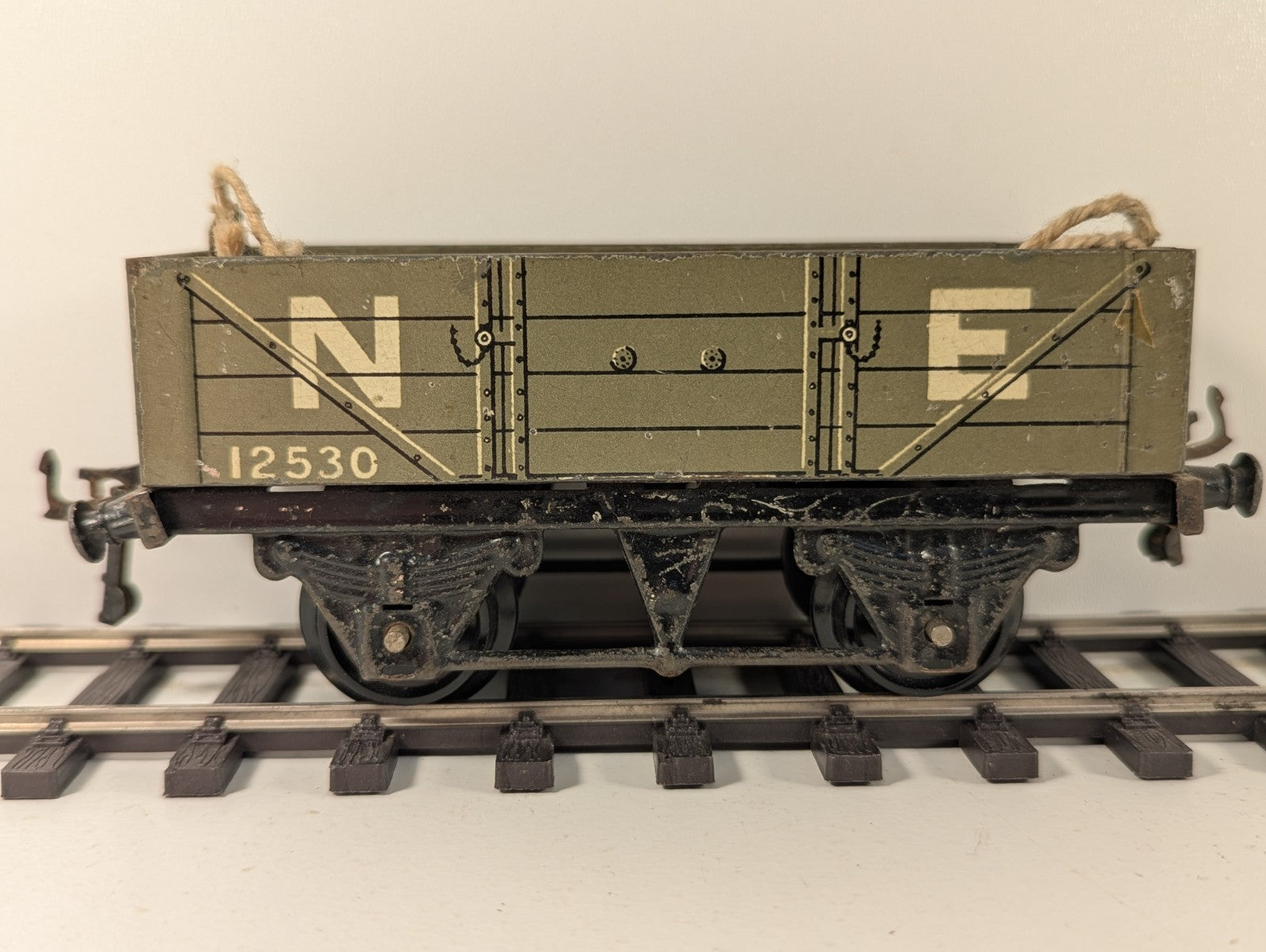 Hornby O Gauge North Eastern Railway Open Wagon with Tarp