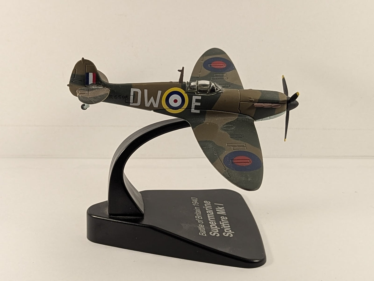 Supermarine Spitfire Mk I Die-cast Model Aircraft R6595 RAF Camouflage (DW-E)
