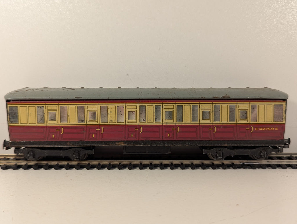 Hornby Dublo Gresley Corridor Third Coach Tinplate OO Gauge