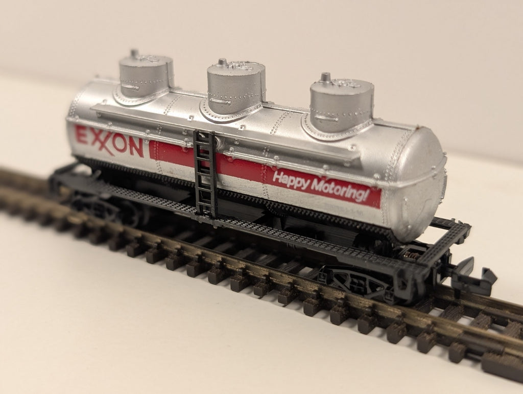 Model Power N Gauge No. 3411 Exxon Triple Dome Tank Car (Missing Wheel Set)