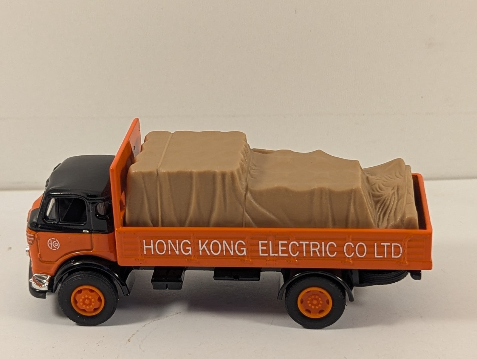 Vanguards VA16007 1:64 Scale Commer Dropside Hong Kong Electrical