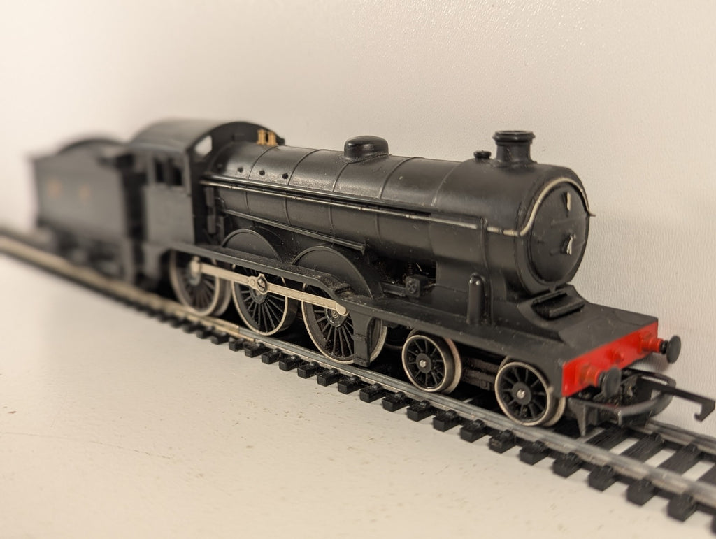 Hornby R150 OO Gauge LNER Class B12 LNER Wartime Black - Boxed