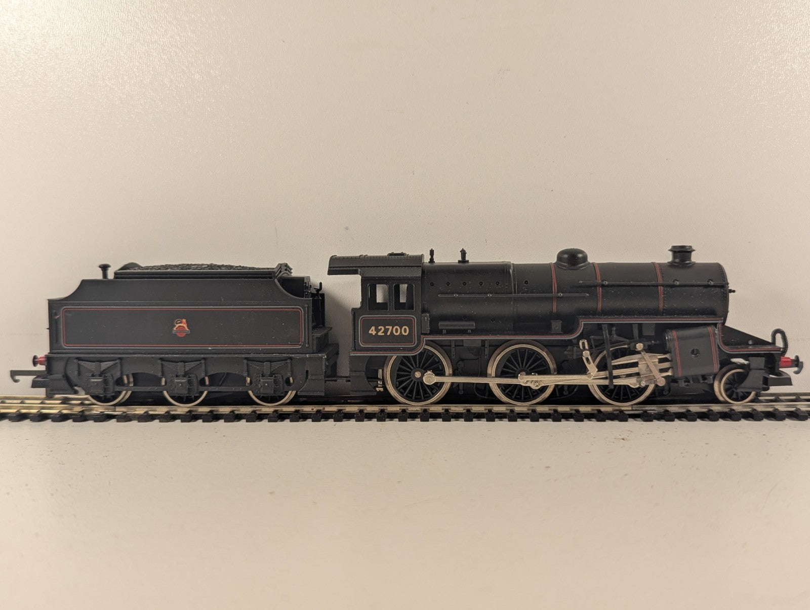 Lima OO Gauge Hughes Crab 2-6-0 Steam Locomotive 42700 BR Lined Black