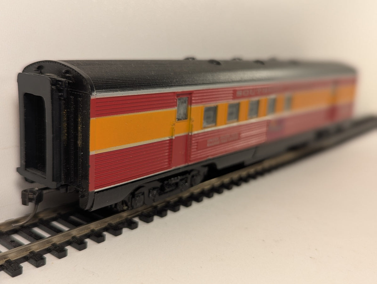 Athearn HO Gauge Southern Pacific Daylight Railway Express Agency Car