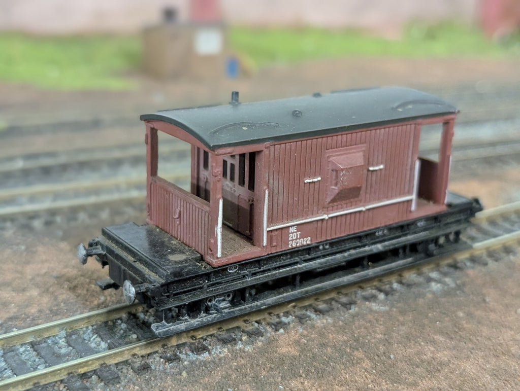 Bachmann 33-352 20 Ton 16ft. Standard Brake Van 260922 in NE Brown Livery