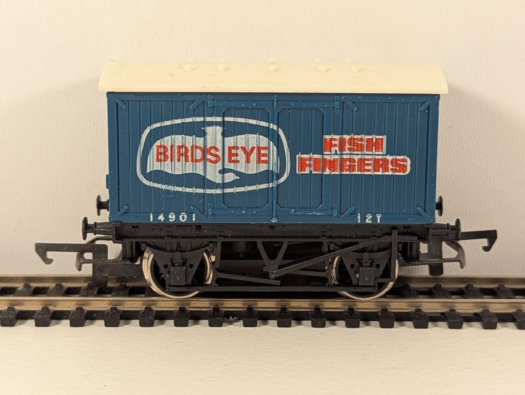Hornby R105 OO Gauge Birds Eye Fish Fingers Van