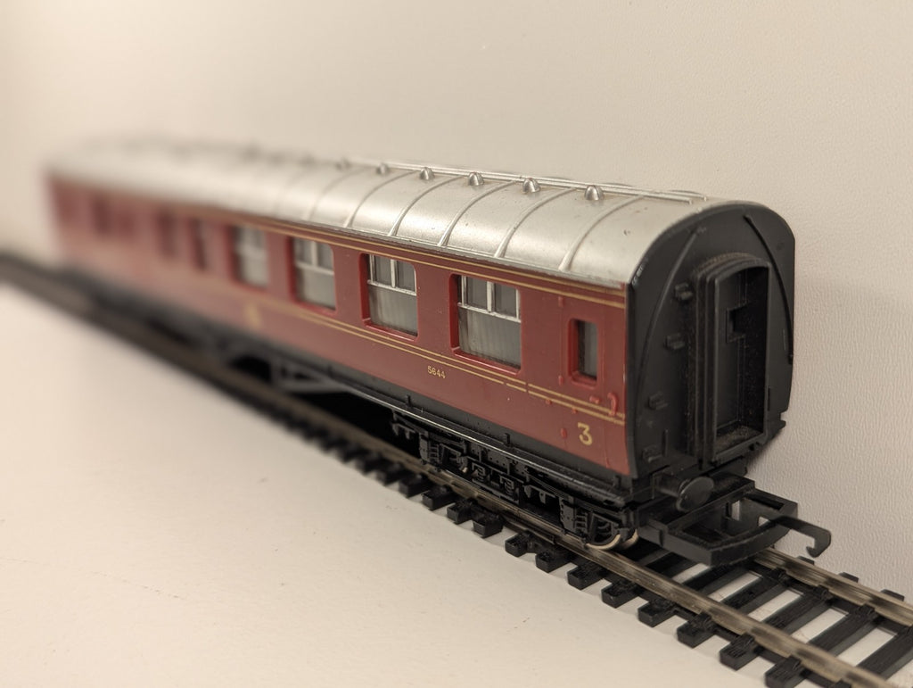 Hornby R475 OO LMS Brake 3rd Coach 5644 Maroon